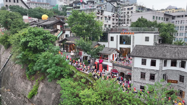 央媒看重庆｜重庆又一条步道火了，8D山城步道为何让人着迷？