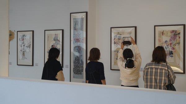 赏花逛展登山，走近动物的家！武汉各大园区掀起游园小高峰，2日起游客量继续攀升