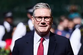 英国新首相：出身工人家庭 想与“前任”切割 最爱喝酒看球图片