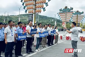 抓消防演练 保景区平安 大庸桥街道办事处联合72奇楼开展消防应急演练图片