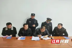 炎陵县：强化交通安全 源头企业签订合法运输承诺书图片