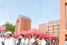 保障经济困难学生入学,本年度高校学生助学贷款申请已达581万人图片