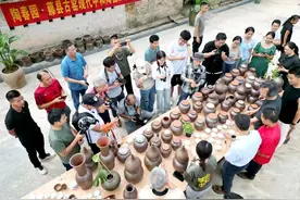 藤县千年古窑窑火重燃 中和窑陶瓷工艺出窑图片