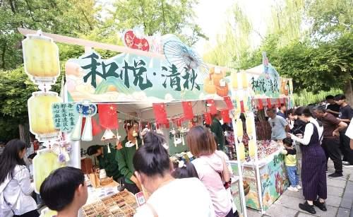 一年四季 泉在济南｜济南：市集烟火气 最抚游人心