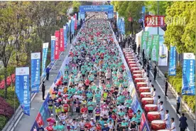“名嘴”助阵，十堰马拉松今日2万人激情奔跑图片