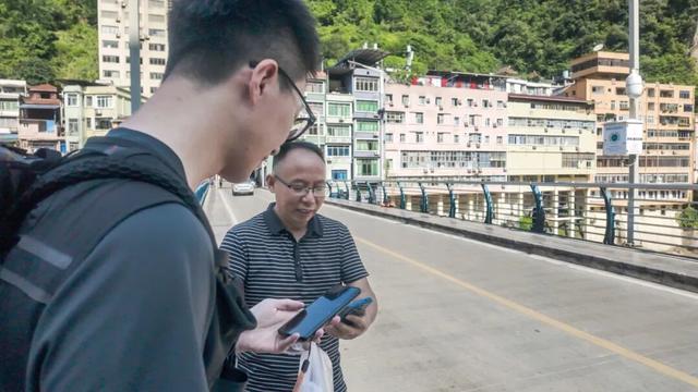 这座不卷的“一线城市”，人均自来熟