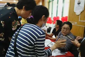 杭州有个爸妈聊天室，专给单身青年的父母做咨询，资深红娘坐镇，金句不断图片