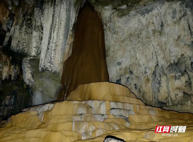 湖南旅游资源新发现丨泸溪浦市楠木洞：被光选中的“地下宫殿”