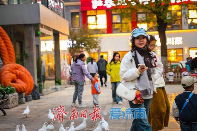 一年四季 泉在济南丨暮色唤活力 老商埠里漾新声