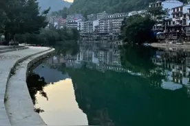 广西女子放弃外企高薪陪母亲赴巴马康养 拍“候鸟人”疗养吸引大量粉丝图片