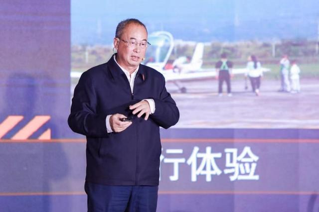 有为青年公开课·北大场开课 勾勒“天车时代”新图景