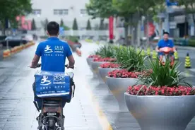 平台终于给骑手交社保了！为何他们一直游离在社保之外？图片