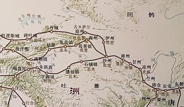 敦煌两千年：文明的十字路口