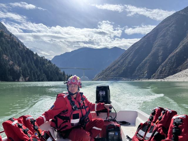 复盘四川双江口垮桥：司机发现裂缝后上报 官方快速管制