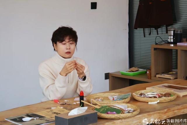 推门见新疆 栖心忘归途