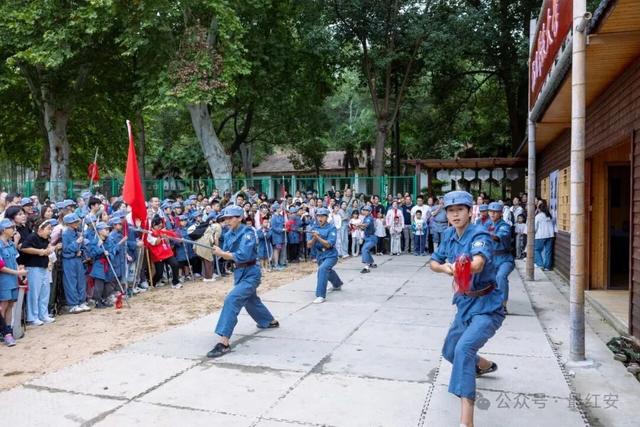 红安七里坪万人参与，现场画面来了！