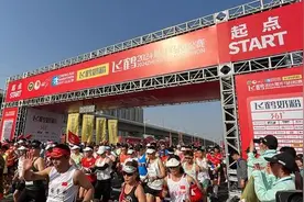 2024郑开马拉松正式开跑图片