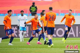 中超首轮上演“青岛德比” 青岛海牛战平青岛西海岸图片