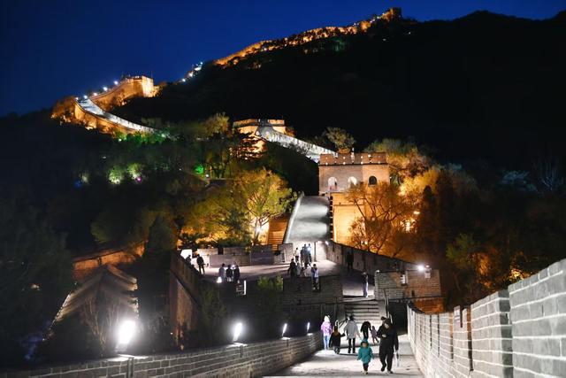 想好在北京怎么跨年了吗：钟鼓、光影与全城派对