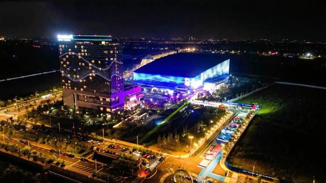 阿尔卑斯之夜：畅饮狂欢，相约足球夜！8月雪山啤酒节激情开躁！