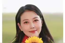 周海媚：巧笑倩兮的外貌下，是倔强、坦率又随性丨逝者图片
