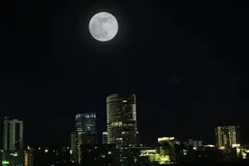 快看！年度“超级月亮”点亮海南夜空→图片