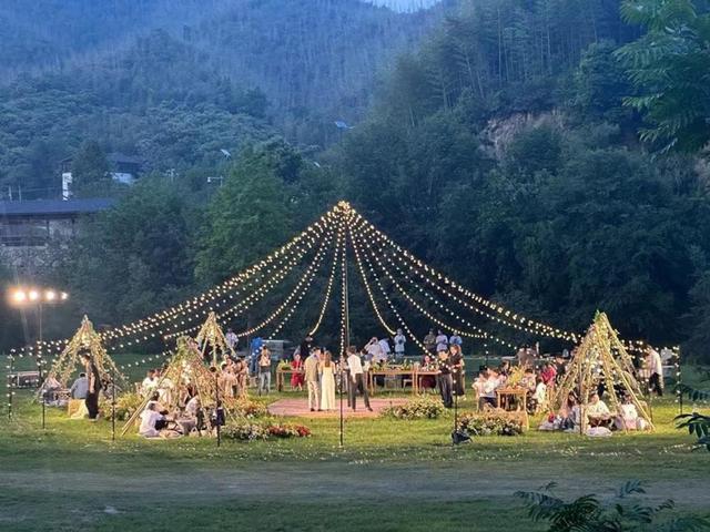 年入千万元，小山村如何“卖风景”？