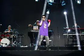 伴着潘玮柏的《不得不爱》在日照汽水音乐Chill派对上求婚也太浪漫了图片