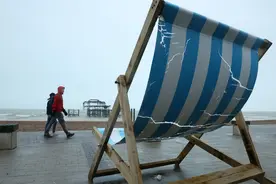 （外代一线）英国遭本风暴季第10场大风暴袭击图片