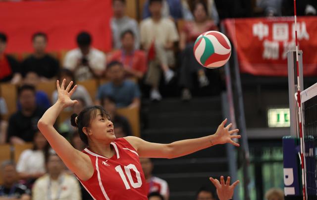 大运会女排小组赛：中国队不敌德国队