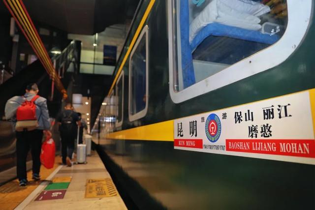 全列卧铺、夕发朝至！这趟环线旅游列车，有多过瘾？