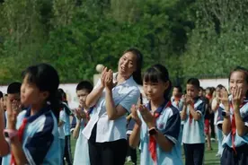 学体育专业能当好数学老师吗？她做到了！图片