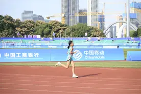 看她跑步好治愈！连破两项纪录，达到国家二级运动员水平，杭城六年级女孩火出圈图片