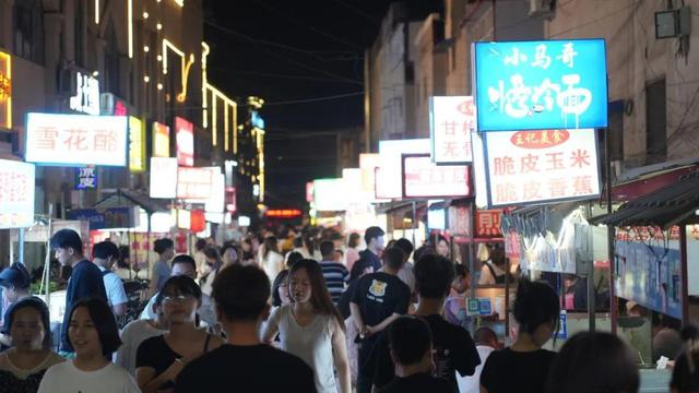 河北磁县：花样“新夜态” 燃动“夜经济”