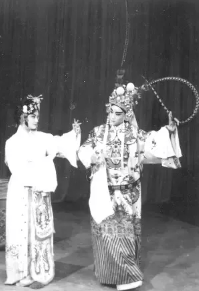 好友王明强回忆何晴：“当时她手术完后，我们抱头痛哭，眼泪停不下来”