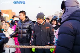 苏炳添现身“村冬奥会”：对东北的第一印象是冷，愿亚冬会选手们在比赛中顺利图片