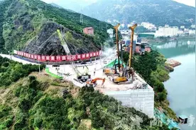 湖北35个高速公路项目建设马力全开图片