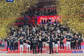 上海队夺得首届CBA俱乐部杯冠军图片