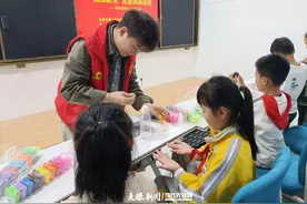 观山湖区长岭街道关工委组织开展彩泥DIY创作活动图片