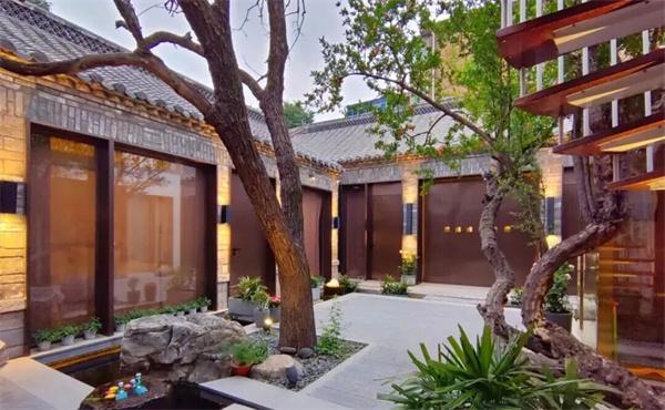 秋色满城 历下有约丨明府城住宿指南：从老街四合院到精品酒店，解锁老城慢生活！