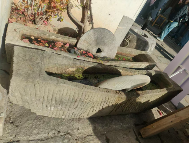 犁桥水镇之石质农具