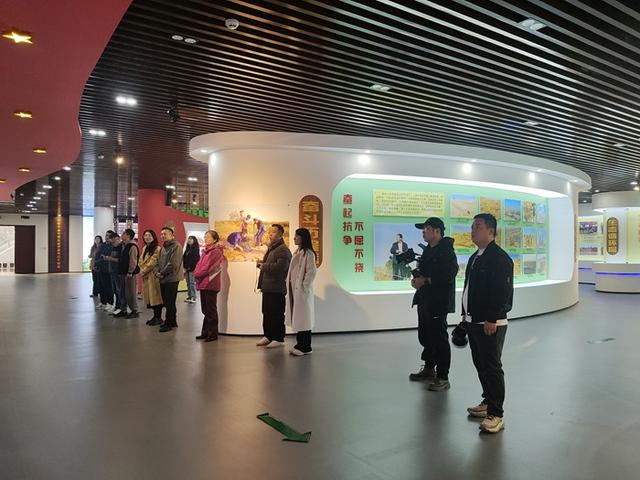 网络名人走进神木开展“绿水青山看神木”生态行活动