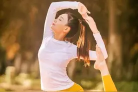 又一场瑜伽盛宴.梁玉梅图片