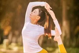 又一场瑜伽盛宴.梁玉梅图片