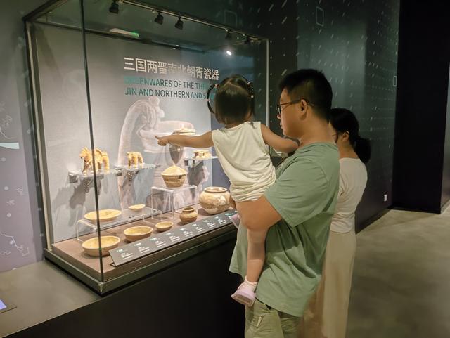 演唱会满座、酒店一房难求、花车巡游将启，武汉文旅“热力值”持续飙升