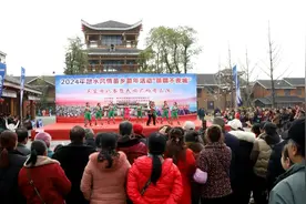 融水：载歌载舞庆元旦 燃起篝火迎新年图片