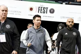 迈阿密国际队举行公开训练 梅西现身图片