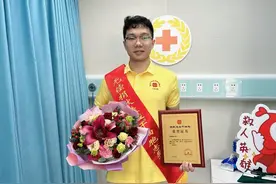 从不请假的他连续请假好几天，却收获无数点赞！图片