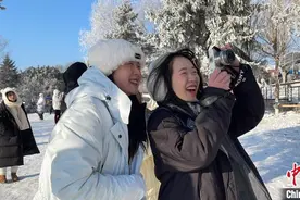 “漫山遍野的白，一望无际的冰”图片