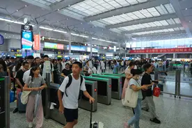 日均超25万人次，上海虹桥火车站创暑运旅客发送量新高图片